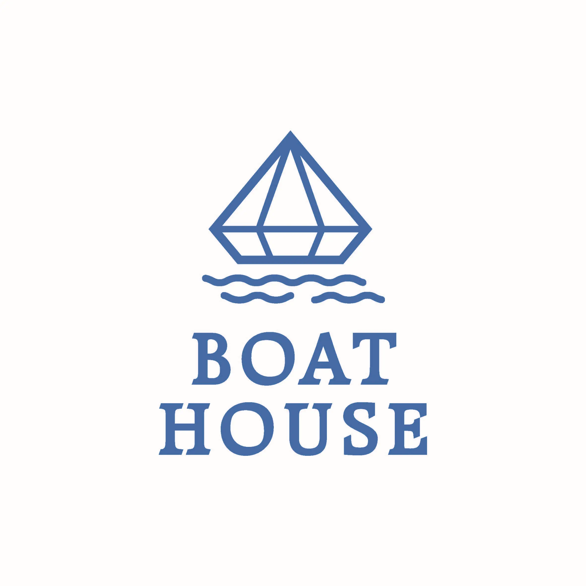 Eine minimalistische blaue Strichzeichnung eines Bootes, das auf den Wellen treibt, mit den Worten BOAT HOUSE in fetten Großbuchstaben darunter, alles vor einem weißen Hintergrund.