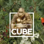 Eine goldene Gorillastatue sitzt in einem üppigen Dschungel mit tropischen Pflanzen, Blumen, einem Schmetterling und einem Papagei. Der Text in Weiß lautet: "FOOD. GETRÄNKE. UNTERHALTUNG. FÜR JEDEN. CUBE.".