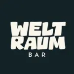 Logo mit fettgedruckter, abgerundeter weißer Schrift auf dunklem Hintergrund mit dem zweizeiligen Schriftzug WELT RAUM, darunter in kleinerer weißer Schrift mittig der Schriftzug BAR.