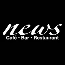 Weißer Text auf schwarzem Hintergrund: Nachrichten in großer Schrift, darunter Café - Bar - Restaurant in kleineren, fetten Buchstaben.