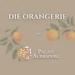 Beigefarbener Hintergrund mit Abbildungen von Orangenzweigen und -früchten. Der weiße Text lautet "Die Orangerie im Palais Auersperg". Links unten befindet sich ein Wappen mit Kronen und roten Schilden.