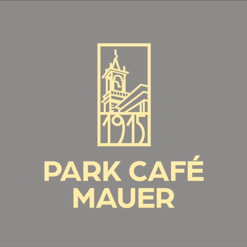 Beigefarbene Strichzeichnung eines Gebäudes mit 1915 darunter, darüber der Text PARK CAFÉ MAUER in fetten Großbuchstaben, alles auf grauem Hintergrund.