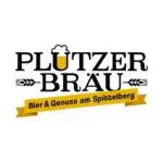 Logo für Plutzer Bräu, mit stilisiertem Text, einem Bierkrug, der den Buchstaben U bildet, und Weizengrafiken. Darunter befindet sich ein gelbes Band mit der Aufschrift Bier & Genuss am Spittelberg.