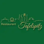 Logo für das Restaurant Tafelspitz auf grünem Hintergrund, mit einer goldenen Stadtsilhouette und den Umrissen einer Gabel, eines Messers und eines Löffels sowie dem Namen des Restaurants in eleganter Schrift.