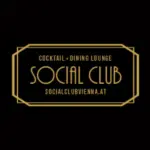 Ein schwarzes rechteckiges Logo mit goldener Umrandung und Art-Deco-Schrift lautet: Cocktail - Dining Lounge Social Club socialclubvienna.at.
