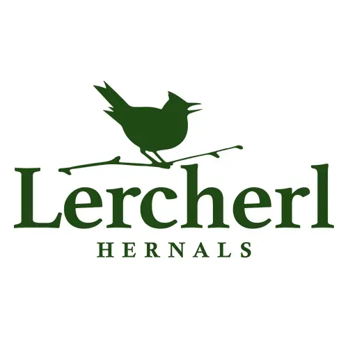 Dunkelgrüne Silhouette eines auf einem Ast sitzenden Vogels über dem Wort Lercherl in großer Schrift, darunter HERNALS in kleineren Großbuchstaben, alles auf weißem Hintergrund.
